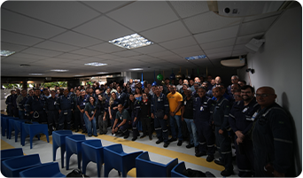 Equipe TurboTech reunida em auditório