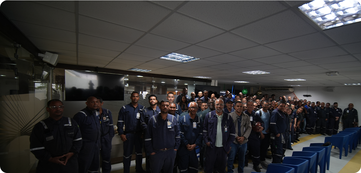 Equipe TurboTech reunida em auditório